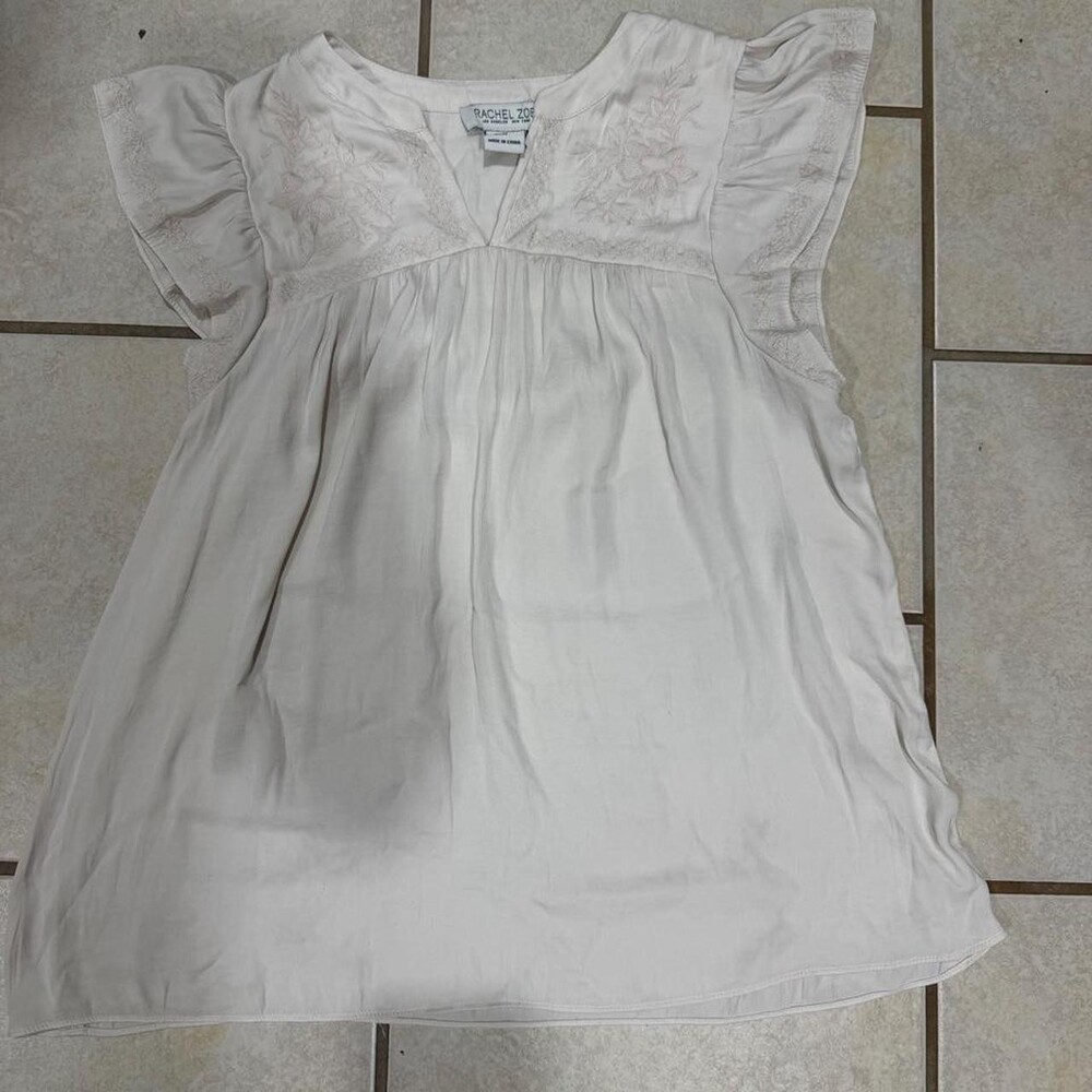 Rachel Zoe women’s white top with lace details. Size: XS #glamour #feminine